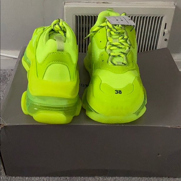 Balenciaga - Picture 2 of 6